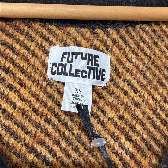 Black and Brown Women's Sweater Jacket Size XS with 2 Front Pockets - Picture 2 of 7